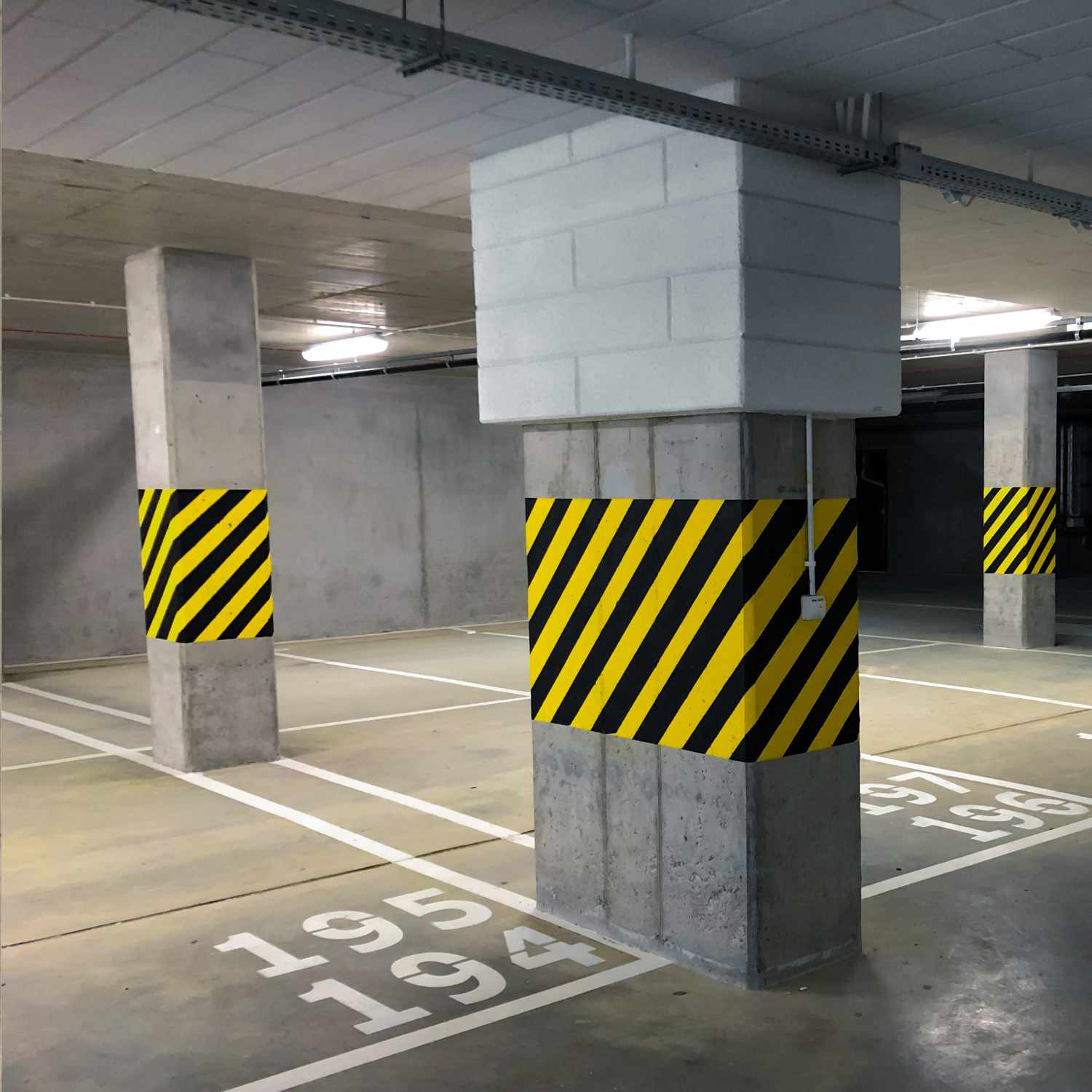 znaki pionowe pasy żółto czarne